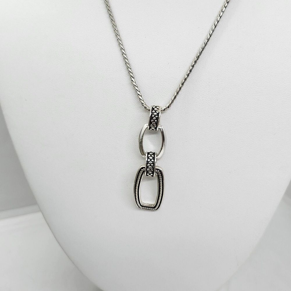 Silver Tone‎ Pendant Necklace